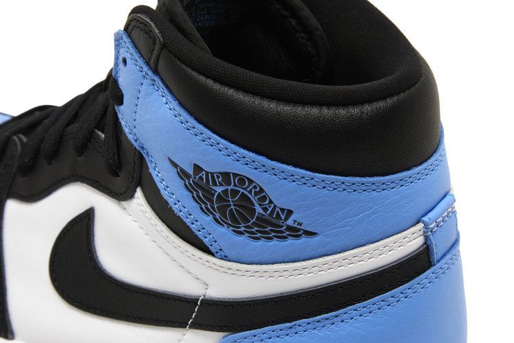 Air Jordan 1 Retro High OG 'UNC Toe' DZ5485 400 фото