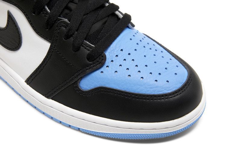 Air Jordan 1 Retro High OG 'UNC Toe' DZ5485 400 фото